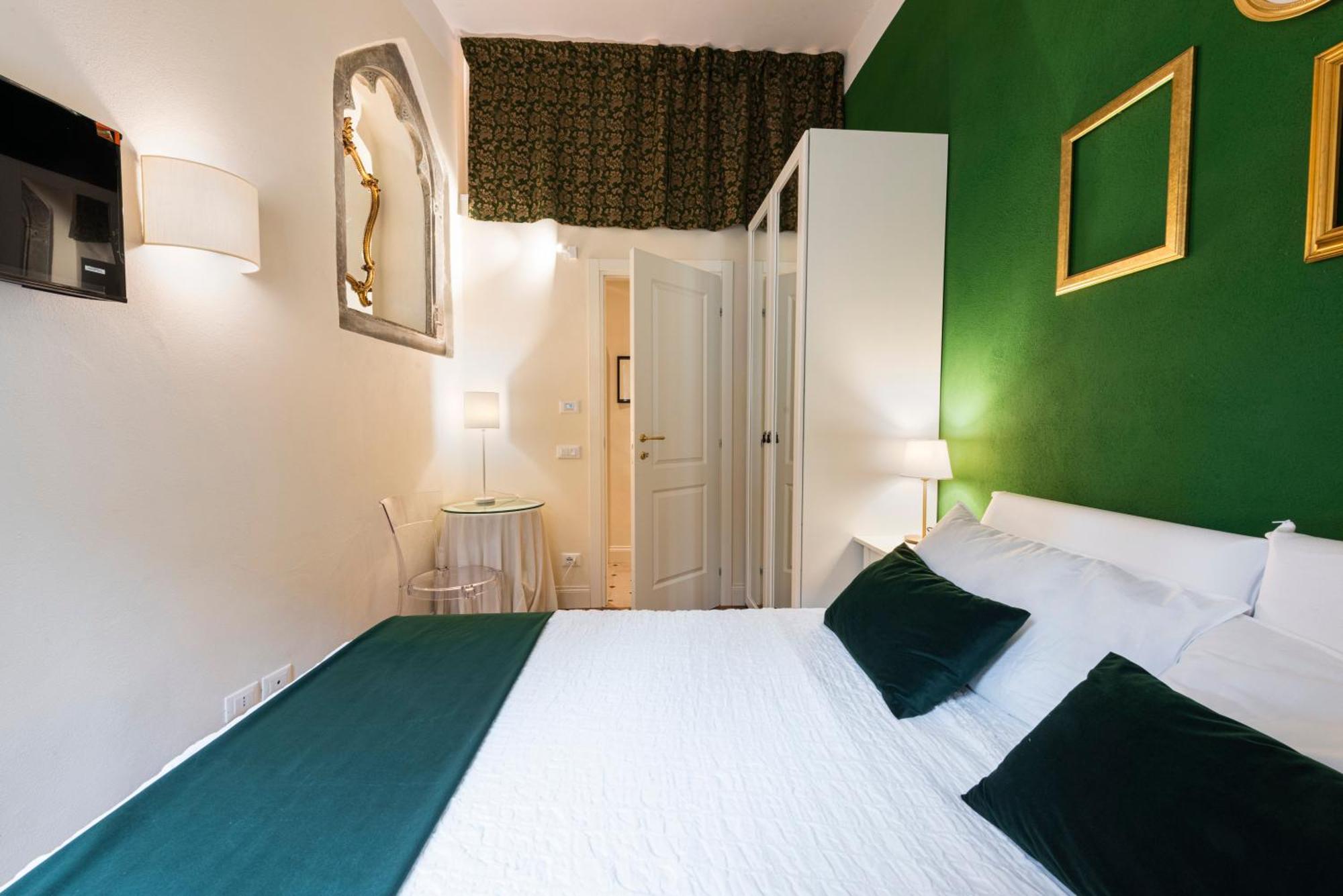 Charming Tornabuoni By Mmega * Florence